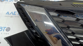 Решетка радиатора grill Nissan Rogue Sport 20-23 без камеры, побелел пластик, треснута, сколы, царапины, незаводские отверстия