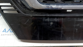 Решетка радиатора grill Nissan Rogue Sport 20-23 без камеры, побелел пластик, треснута, сколы, царапины, незаводские отверстия