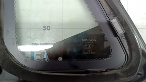 Форточка глухое стекло задняя правая Nissan Rogue Sport 17-23 царапины на хроме