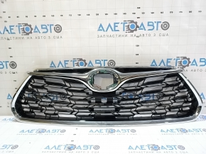 Решетка радиатора grill Toyota Highlander 20-26 под камеру без эмблемы, черный глянец с хром молдингом