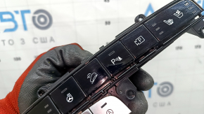 Блок кнопок центральной консоли Hyundai Tucson 22-24 под парктроники, подогрев и обдув сидений, под подогрев руля и помощь при спуске, царапины