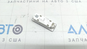 Плафон освещения обшивки двери карточки передней левой BMW 3 F30 12-18 нижний, белый
