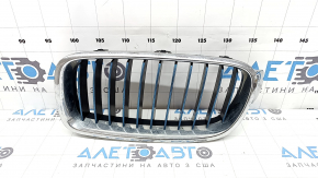 Решетка радиатора grill левая BMW 3 F30 4d 12-18 plug-in, тычки