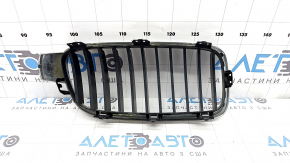 Решетка радиатора grill левая BMW 3 F30 4d 12-18 plug-in хром с синим, тычки