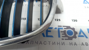 Решетка радиатора grill левая BMW 3 F30 4d 12-18 plug-in хром с синим, тычки