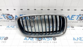 Решетка радиатора grill правая BMW 3 F30 4d 12-18 plug-in, тычки