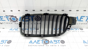 Решетка радиатора grill правая BMW 3 F30 4d 12-18 plug-in хром с синим, тычки