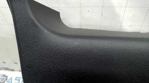 Обшивка двери багажника нижняя Toyota Prius 50 16-22 черная, царапины, надломаны крепления