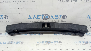 Накладка проема багажника Toyota Prius 50 16-22 черная, с заглушкой, царапины