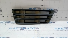 Грати переднього бампера ліва Audi A4 B9 17-19 без радара, мат