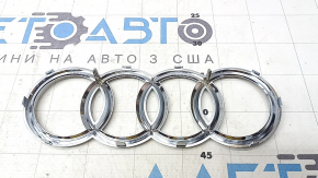 Эмблема значок решетки радиатора grill Audi A6 C7 16-18 рест