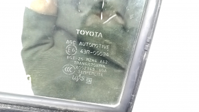 Скло дверей трикутник переднє ліве Toyota Prius 50 16-22 з ущільнювачем, подряпини