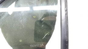 Скло дверей трикутник переднє ліве Toyota Prius 50 16-22 з ущільнювачем, подряпини