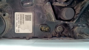 Фонарь нижний бампер левый Toyota Prius 50 16-18 царапины, стекло грязное изнутри