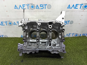 Блок цилиндров голый Ford Escape MK4 2023-2026 с угла, показаны отверстия для крепления.