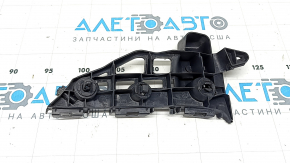 Кріплення переднього бампера правий Toyota Prius V 12-17-