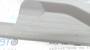 Накладка порога задняя левая внутренняя Toyota Prius V 15-17 серая, царапины, побелел пластик, надлом крепления