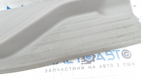 Накладка порога ззаду права внутрішня Toyota Prius V 15-17 сіра, подряпини, потерта