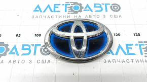 Эмблема значок переднего бампера Toyota Prius V 12-17 сломана направляющая