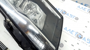 Фара передняя правая VW Tiguan 18-21 галоген, ДХО LED, сколы, царапины