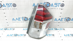 Фонарь правый Toyota Prius V 15-17 рест, потерт