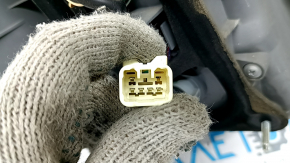 Фонарь правый Toyota Prius V 15-17 рест, потерт
