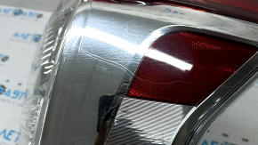 Фонарь правый Toyota Prius V 15-17 рест, потерт