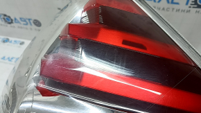 Фонарь правый Toyota Prius V 15-17 рест, потерт