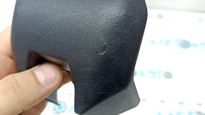 Заглушка салазки заднего левого сиденья 2 ряд передняя левая Toyota Prius V 12-17 черная, царапины