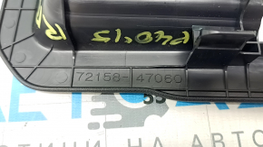 Заглушка салазки заднего левого сиденья 2 ряд задняя правая Toyota Prius V 12-17 черная, царапины