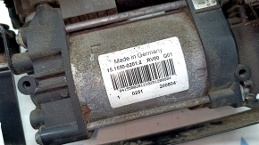 Компрессор пневмоподвески Volvo XC90 16-26 ржавый кронштейн