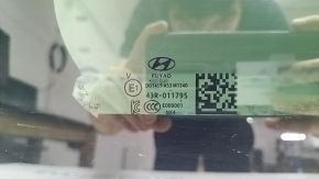 Стекло панорамы центральное Hyundai Tucson 22-26 царапины на стекле, в копоти, коррозия