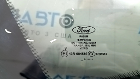 Форточка глухое стекло задняя левая Ford Escape MK4 20-26 тонировка, черный мат, царапины