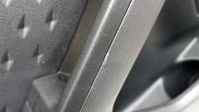 Обшивка двери карточка задняя левая Ford Escape MK4 20-22 черная с черной вставкой пластик, подлокотник черная кожа, с ручкой, царапины, сломано крепление