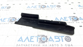 Бризговик переднього підкрилка лівий Toyota Prius V 15-17
