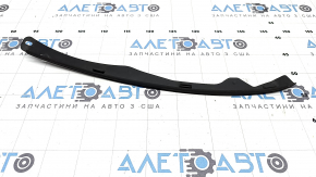 Уплотнитель капота правый Audi A4 B9 17-25 сломано крепление
