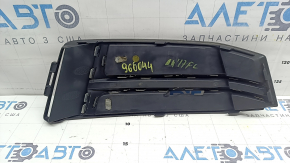 Решетка переднего бампера левая Audi A4 B9 17-17 s-line, без радара, светлый хром, сколы