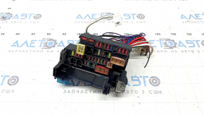Блок запобіжників підкапотний Toyota Prius V 12-17