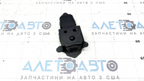 Кронштейн передней стойки правый Toyota Prius V 12-17