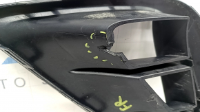 Грати бампера права VW Jetta 25-26 без птф, структура, тріснута, зламане кріплення