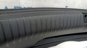 Накладка проема багажника VW Jetta 19-26 черная, царапины