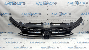 Решетка радиатора grill VW Jetta 25-26 без эмблемы