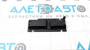 Кронштейн крепления площадки номера решетки радиатора grill правое Audi A6 C8 19-24