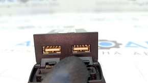 USB Hub AUX Toyota Prius 50 16-22 сломано крепление
