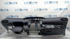 Торпедо передняя панель с AIRBAG Toyota Prius 50 17-22 черная, трещина в креплении, царапины на бардачке