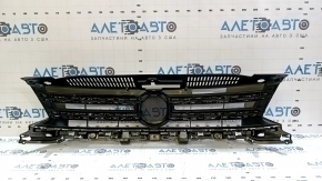 Решітка радіатора grill VW Tiguan 12-17 рест без емблеми