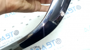 Молдинг решітки радіатора лівий Mazda 3 19-26 4d хром, відколи