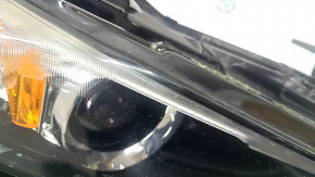 Фара передняя правая в сборе Mazda 3 19-23 ксенон, песок, полез лак