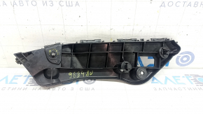 Кріплення переднього бампера ліве Toyota Rav4 16-18 рест, зламана клямка