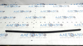 Уплотнитель двери передней правой Mazda 3 19-26 4d нижний